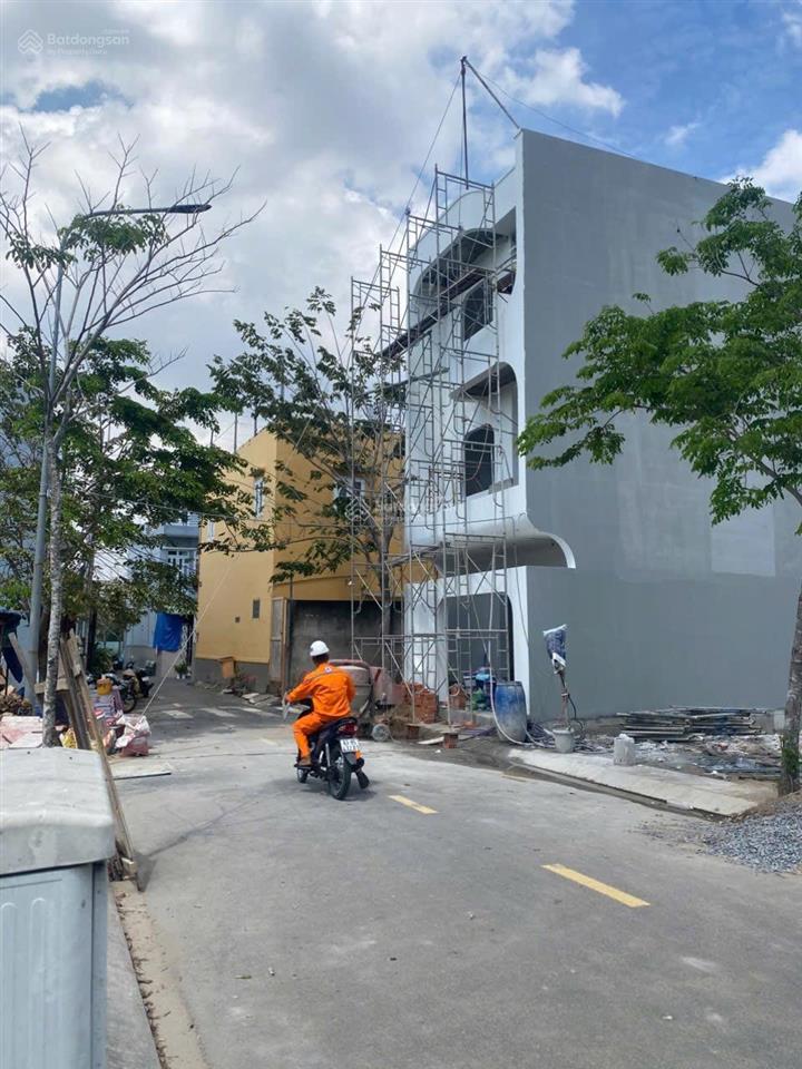 Bán đất nền đường nguyễn hữu trí, trung tâm bình chánh. giá 52tr/ m2 thổ cư 100% shr đường 10m