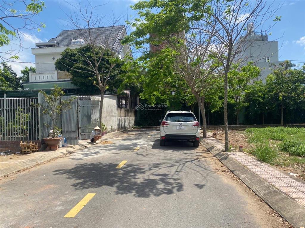 Bán đất nền đường nguyễn hữu trí, trung tâm bình chánh. giá 52tr/ m2 thổ cư 100% shr đường 10m