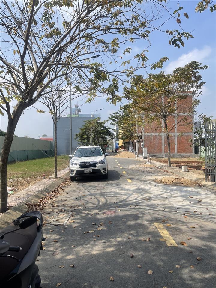 Bán đất nền đường nguyễn hữu trí, trung tâm bình chánh. giá 52tr/ m2 thổ cư 100% shr đường 10m