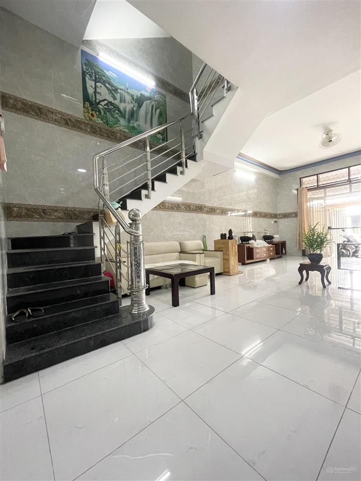 Chỉ với 9,3 tỷ có ngay căn nhà 4 tầng dtsd 234 m2 đường 20m shr p7 quận 8