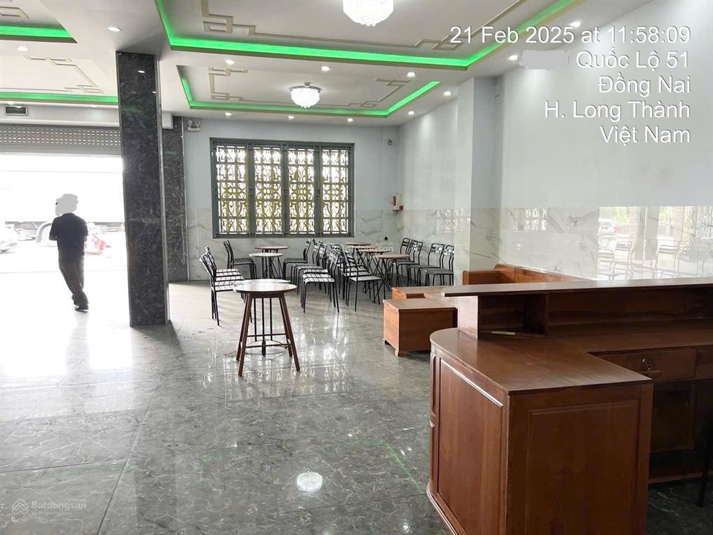 Bán khách sạn 4 tầng dt 304m2 giá siêu rẻ chỉ 11,5 tỷ mặt tiền quốc lộ 51a gần sân bay long thành