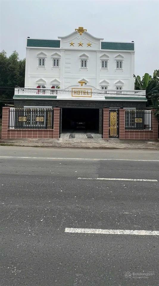 Bán khách sạn 4 tầng dt 304m2 giá siêu rẻ chỉ 11,5 tỷ mặt tiền quốc lộ 51a gần sân bay long thành