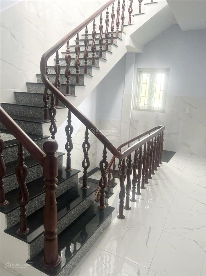 Bán khách sạn 4 tầng dt 304m2 giá siêu rẻ chỉ 11,5 tỷ mặt tiền quốc lộ 51a gần sân bay long thành