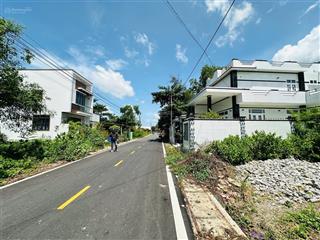 Lô biệt thự lộc an ( xã phước hải, tp hcm ) cách chợ chỉ 200m  cách bãi tắm 800m, giá 2.8 tỷ