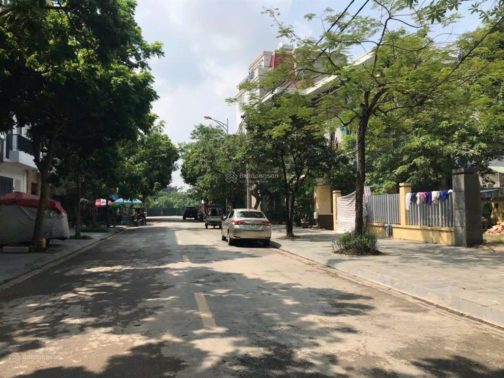 Bán đất khu tdc xóm lò, thượng thanh dt 79m2, mt 6.05m, vỉa hè  0372 818 ***