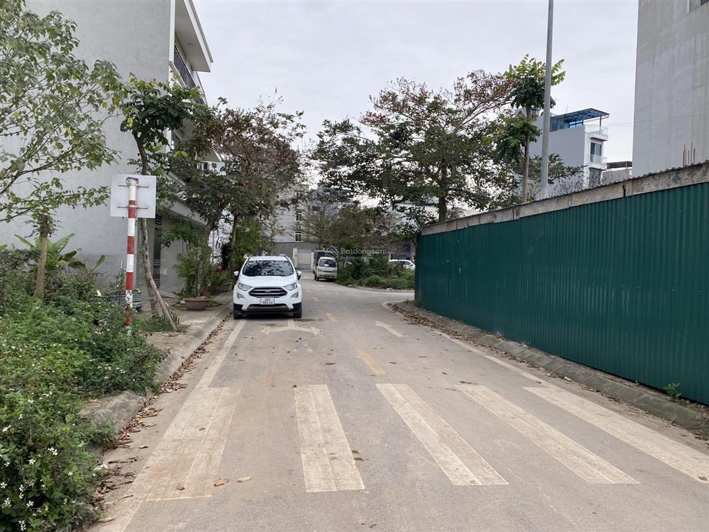 Bán đất khu tdc xóm lò, thượng thanh dt 79m2, mt 6.05m, vỉa hè  0372 818 ***