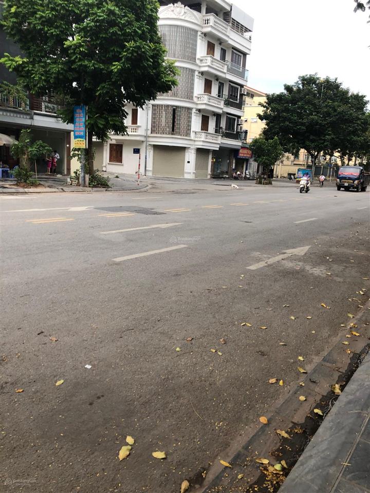 Bán nhà tđc xóm lò, vị trí đẹp view công viên, dt 50 m, mt 4 m, đường 5 ô tô tránh