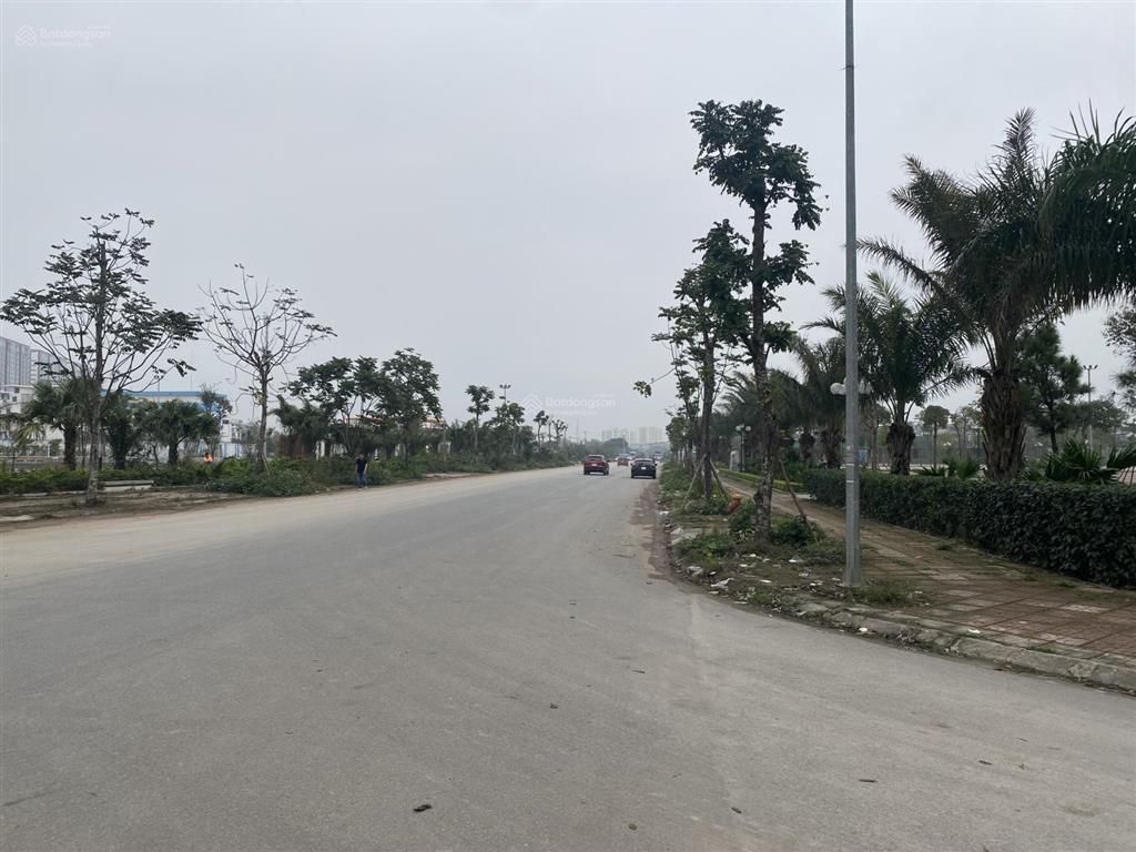 Bán nhà tđc xóm lò, vị trí đẹp view công viên, dt 50 m, mt 4 m, đường 5 ô tô tránh