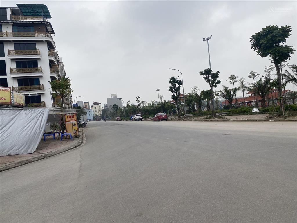 Bán 33.6 m2, lô tđc ngọc thuỵ mặt tiền 3.36m vị trí đẹp