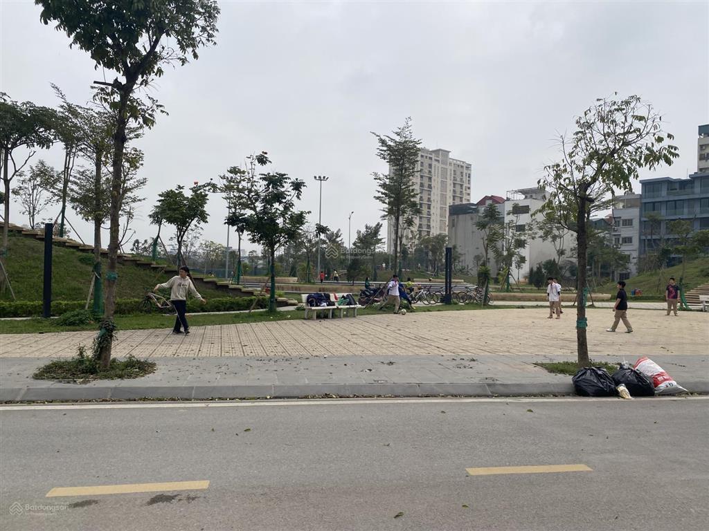 Bán 33.6 m2, lô tđc ngọc thuỵ mặt tiền 3.36m vị trí đẹp