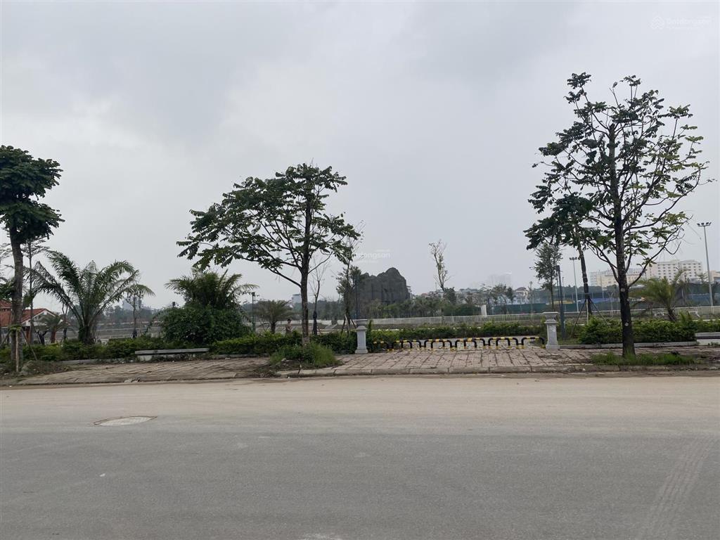 Bán 33.6 m2, lô tđc ngọc thuỵ mặt tiền 3.36m vị trí đẹp