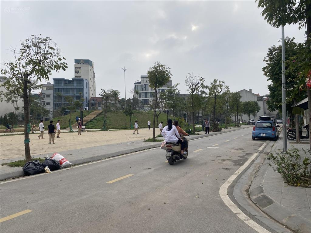 Bán 33.6 m2, lô tđc ngọc thuỵ mặt tiền 3.36m vị trí đẹp