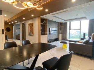 Cần bán căn 3 ngủ đẹp/104m2, tầng cao view thẳng sông hồng thoáng, full đồ, có sổ.  0966 286 ***