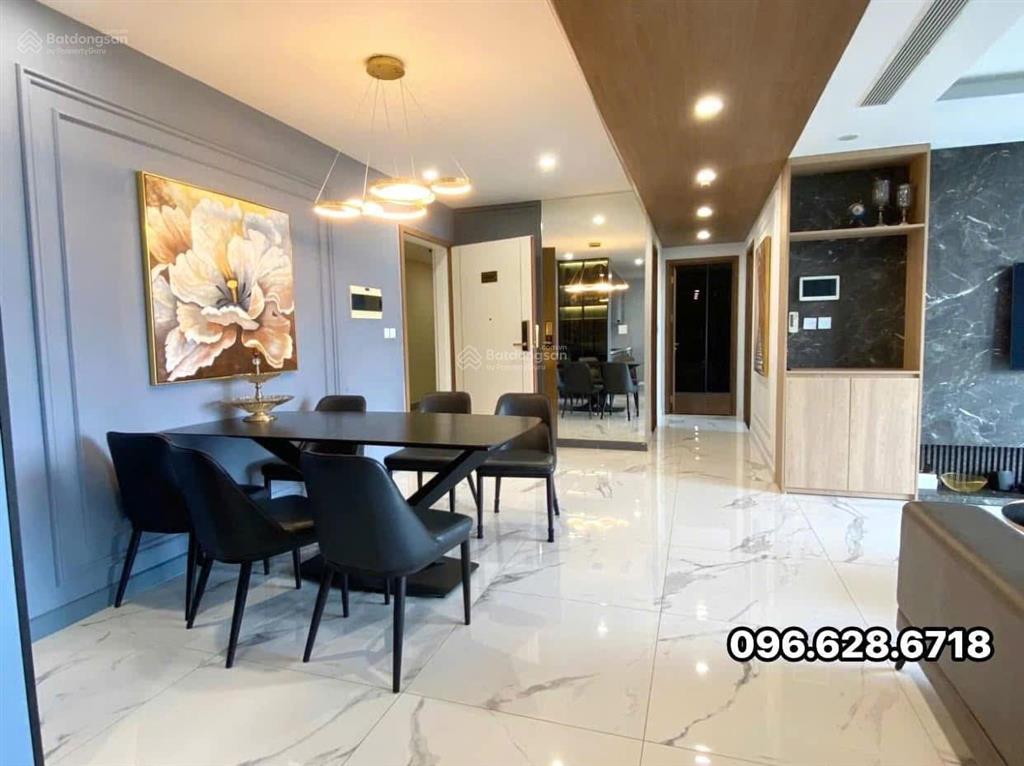 Cần bán căn 3pn/104m2 sunshine city như ảnh, view cầu nhật tân  11.7 tỷ, có sổ.  0966 286 ***