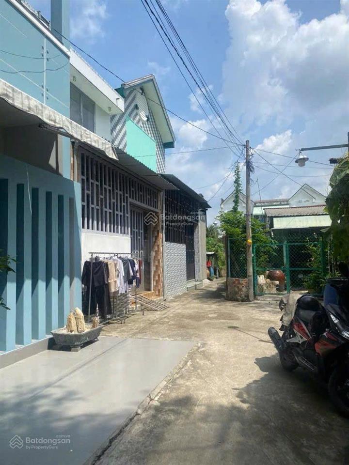 Nhà 1 trệt 1 lầu 4 phòng ngủ, gần vòng xoay nguyễn văn linh