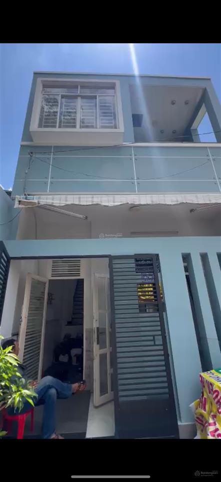 Nhà 1 trệt 1 lầu 4 phòng ngủ, gần vòng xoay nguyễn văn linh