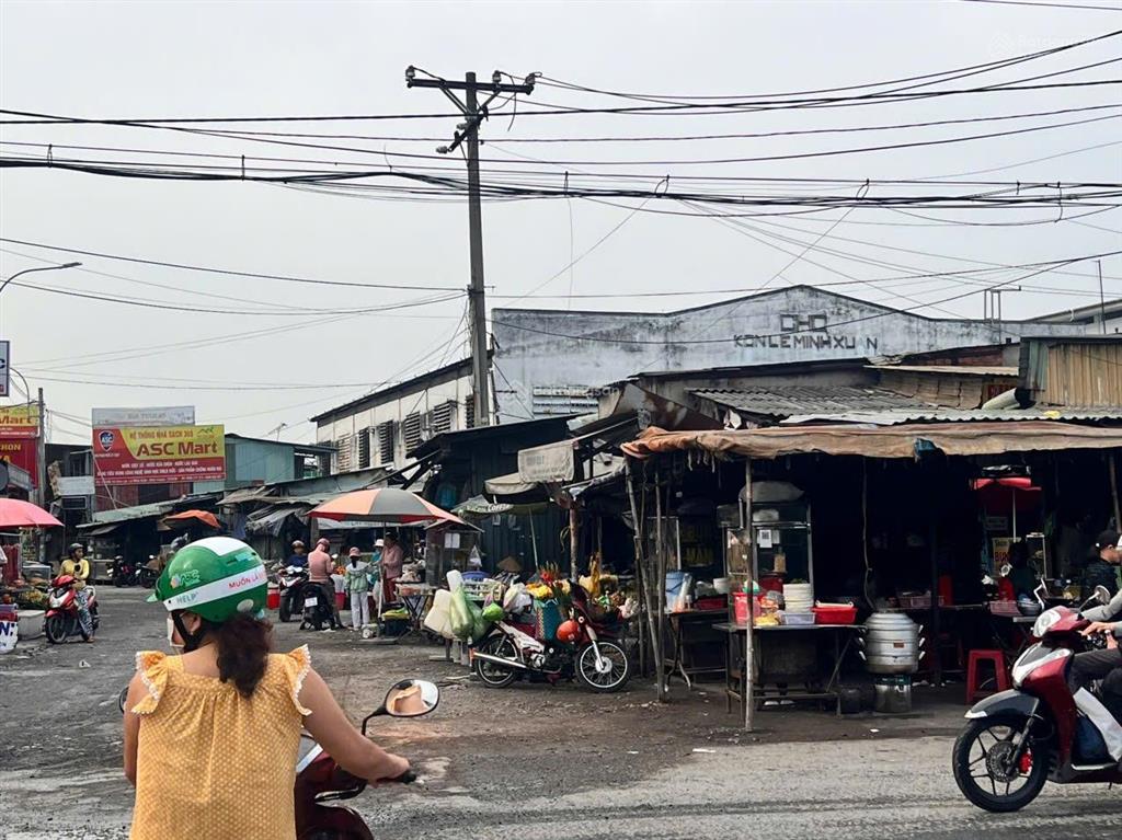 Nhà 113m2 mt đường võ hữu lợi xã lê minh xuân