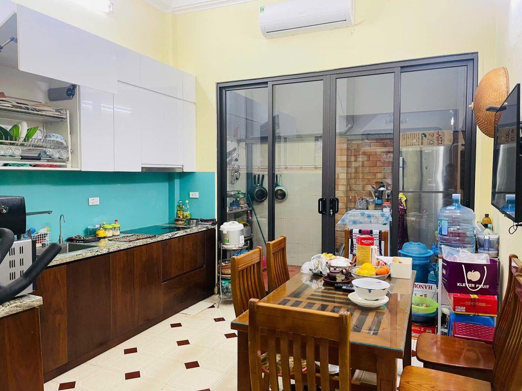 Bán nhà phố Cầu Giâý- 2 thoáng, Sân vườn, Gara ô tô, Gần phố Ở sướng. Dt 81m2 - 23.6 tỷ