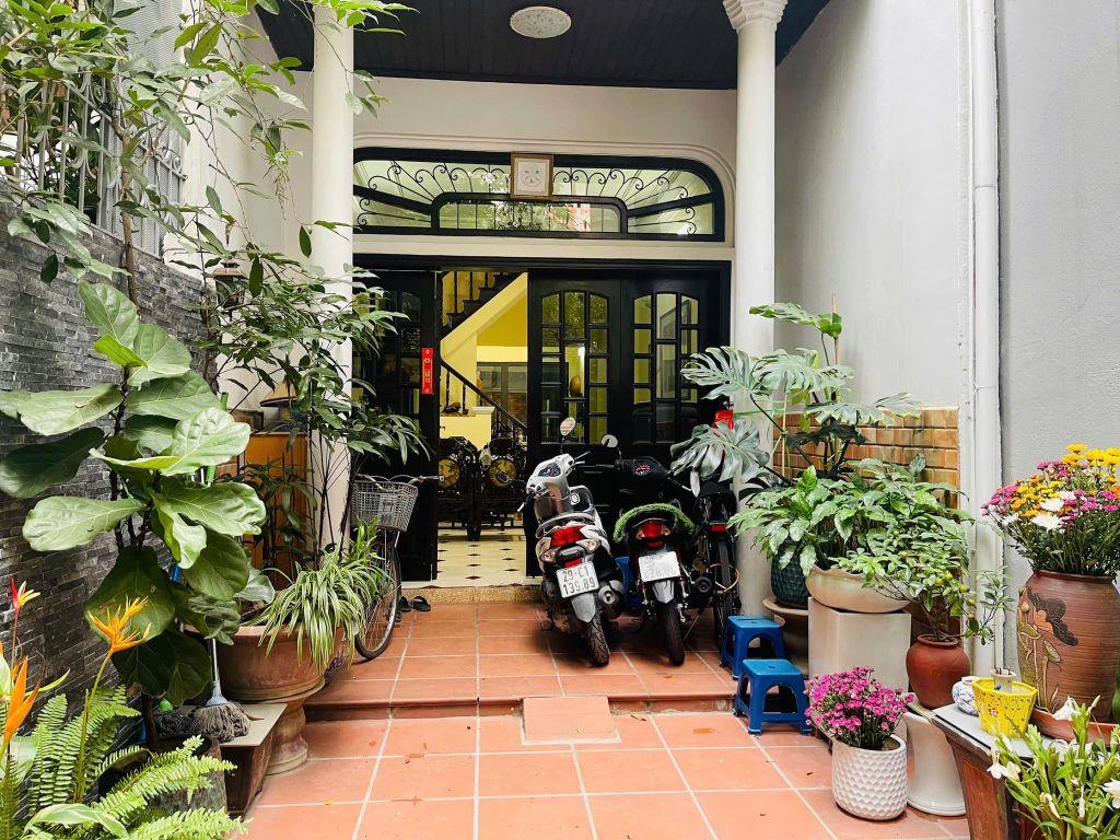 Bán nhà phố Cầu Giâý- 2 thoáng, Sân vườn, Gara ô tô, Gần phố Ở sướng. Dt 81m2 - 23.6 tỷ