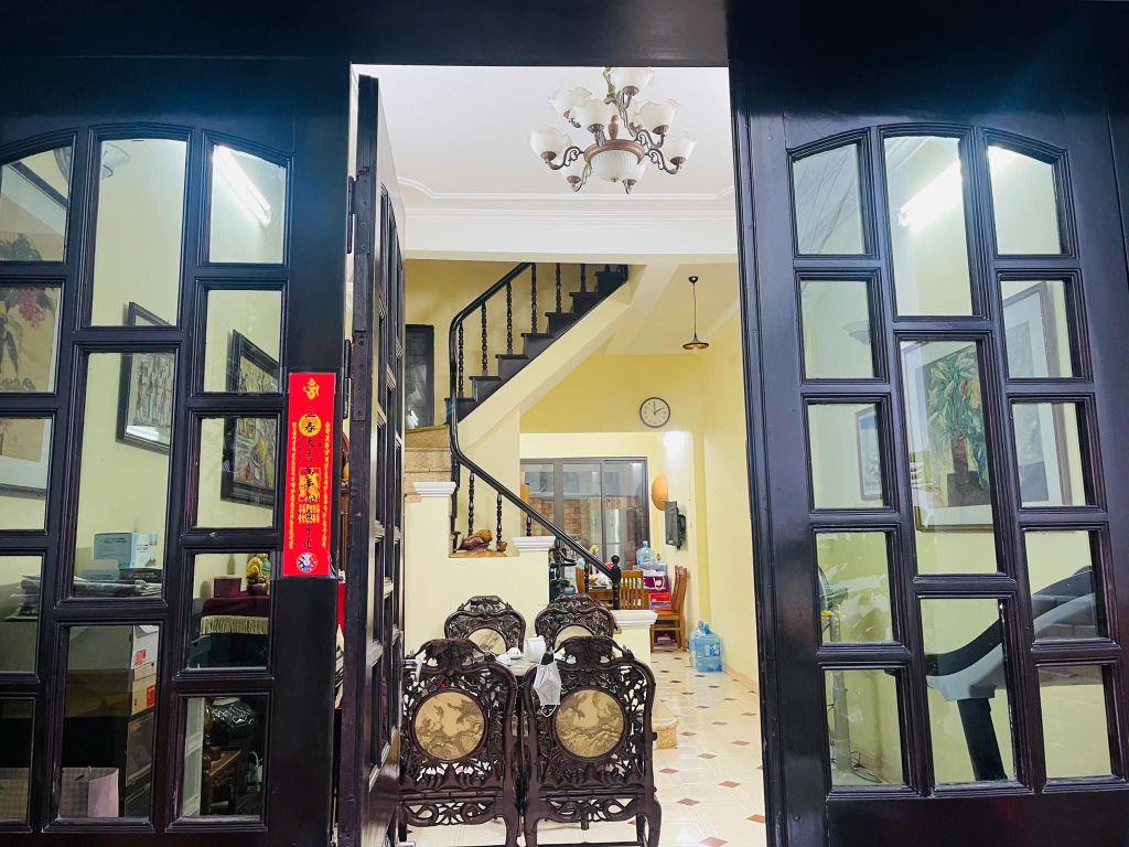 Bán nhà phố Cầu Giâý- 2 thoáng, Sân vườn, Gara ô tô, Gần phố Ở sướng. Dt 81m2 - 23.6 tỷ