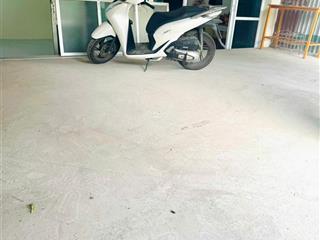 Cho thuê nhà 70m2 ngõ 104 cổ nhuế rộng rãi, không chung chủ, sân để 10 xe sh thoải mái, giá 6 triệu