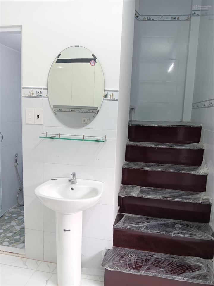 Bán nhà mặt tiền đường lớn vị trí đẹp tiện kinh doanh buôn bán đủ ngành nghề