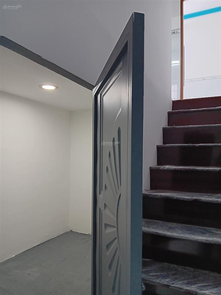 Bán nhà mặt tiền đường lớn vị trí đẹp tiện kinh doanh buôn bán đủ ngành nghề