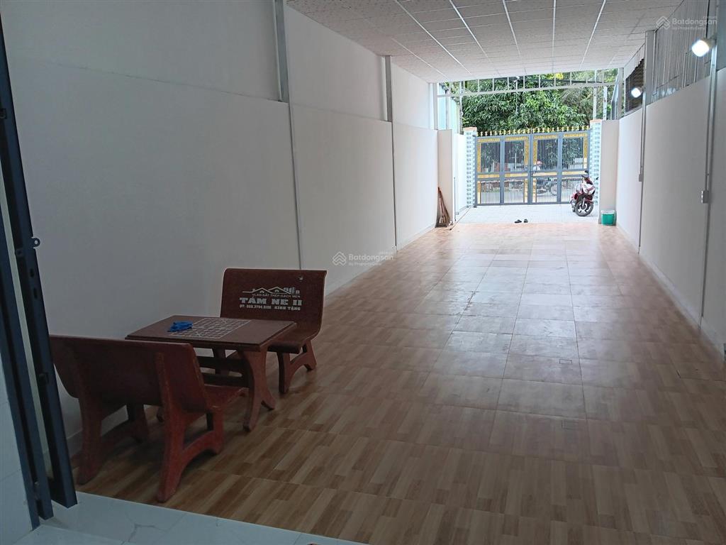 Bán nhà mặt tiền đường lớn vị trí đẹp tiện kinh doanh buôn bán đủ ngành nghề