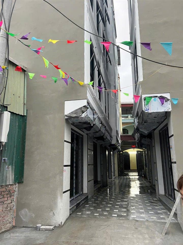 Chính chủ bán nhà 4,5 tầng, 30m2 ô tô đỗ cửa cách ql 6 khoảng 300m