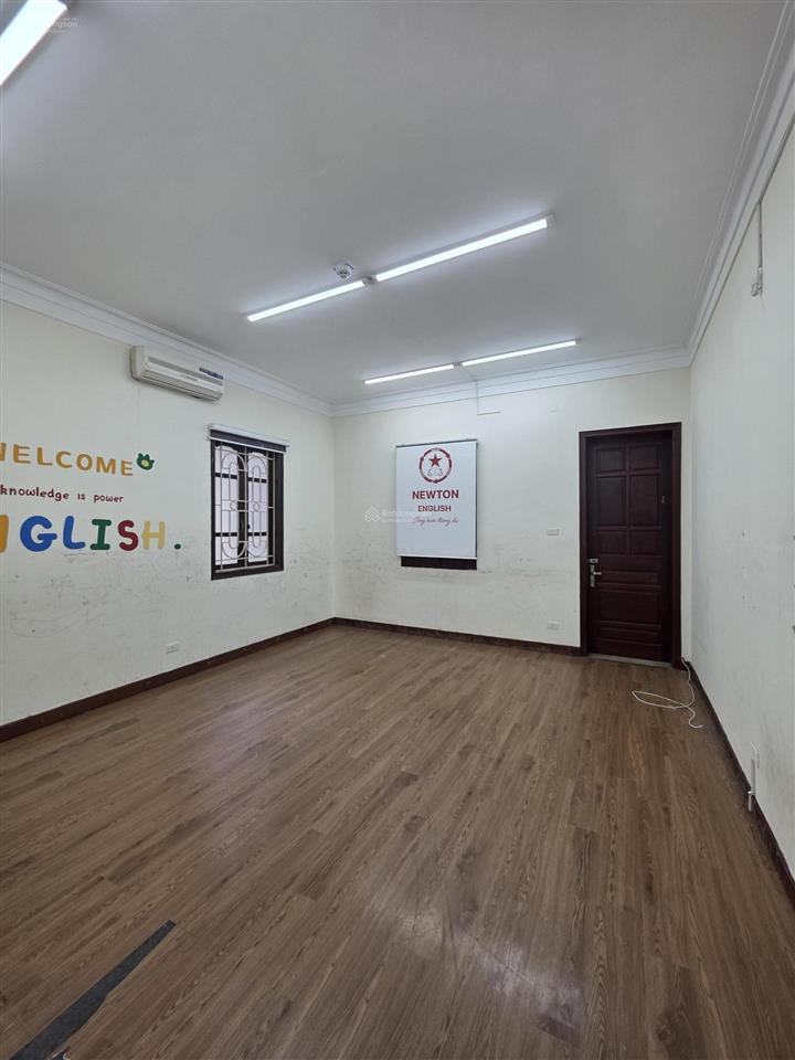 Cho thuê biệt thự mặt phố. diện tích 300m2, 05 tầng, mặt tiền 14m, thang máy, đầy đủ pccc.
