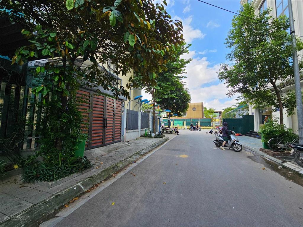 Cho thuê nhà liền kề mới hoàn thiện làm văn phòng, ở. diện tích 98m2, mặt tiền 5m, nhà 5 tầng