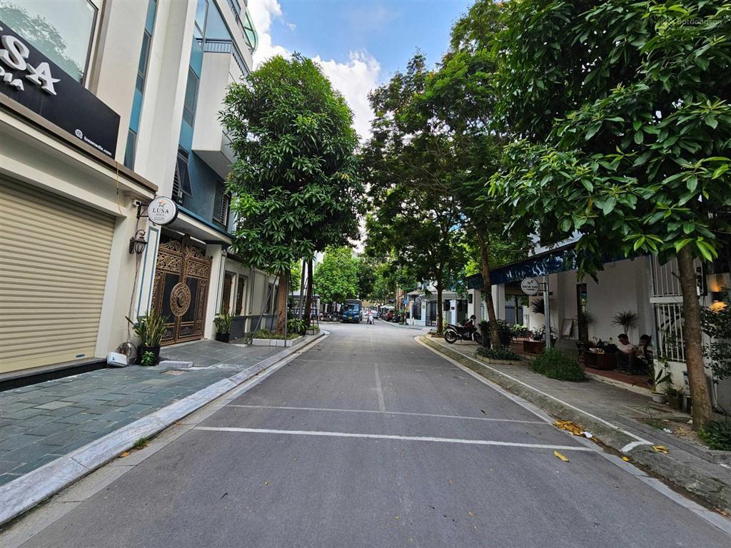 Cho thuê nhà liền kề mới hoàn thiện làm văn phòng, ở. diện tích 98m2, mặt tiền 5m, nhà 5 tầng