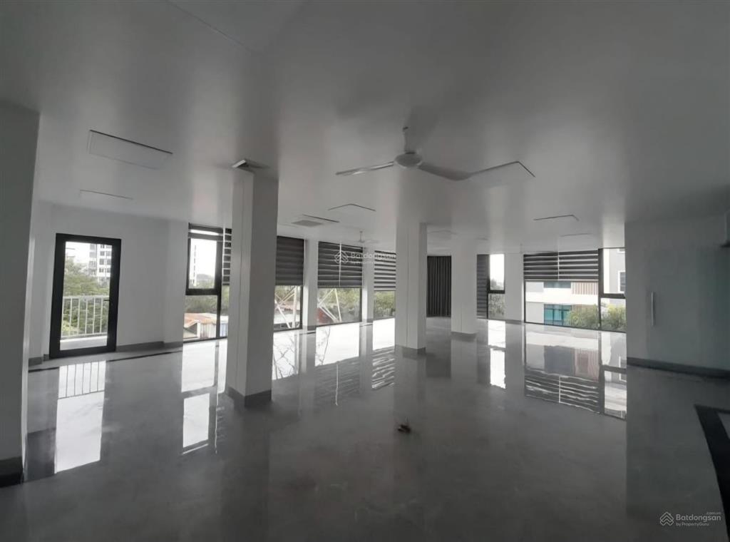 Cho thuê biệt thự bắc linh đàm. diện tích đất 216m², sàn xây dựng 410m², 04 tầng, mặt tiền 15m.