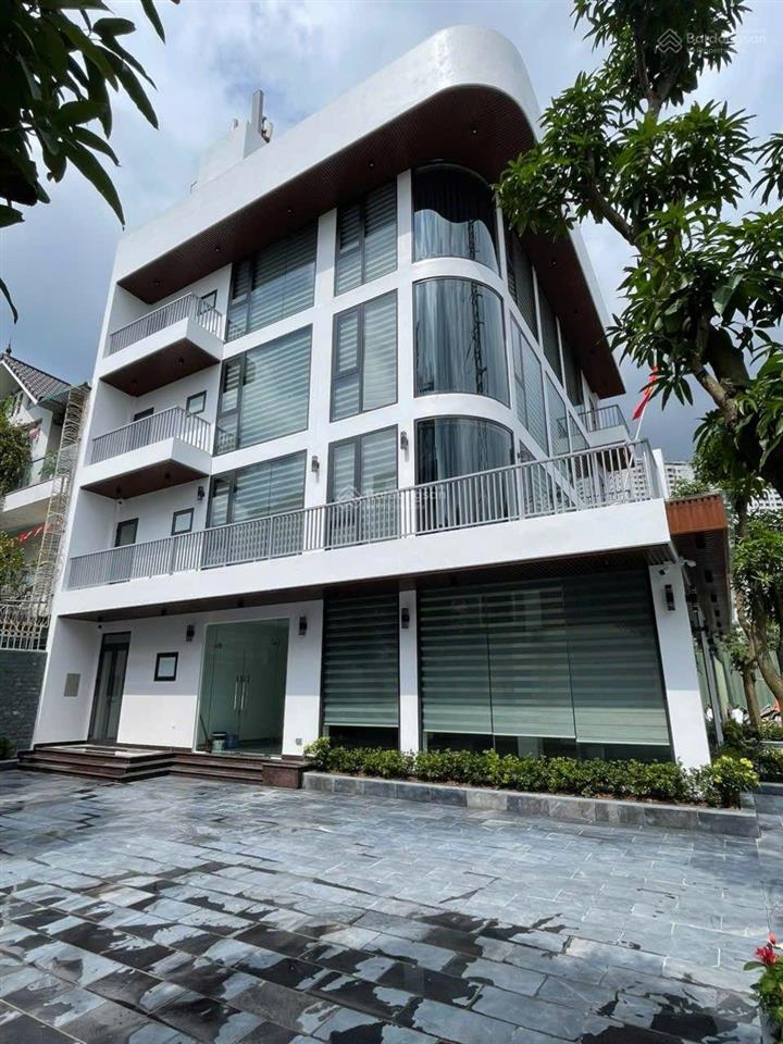 Cho thuê biệt thự đường nguyễn hữu thọ. mặt tiền 30m, diện tích 400m2, 03 tầng. kinh doanh đỉnh
