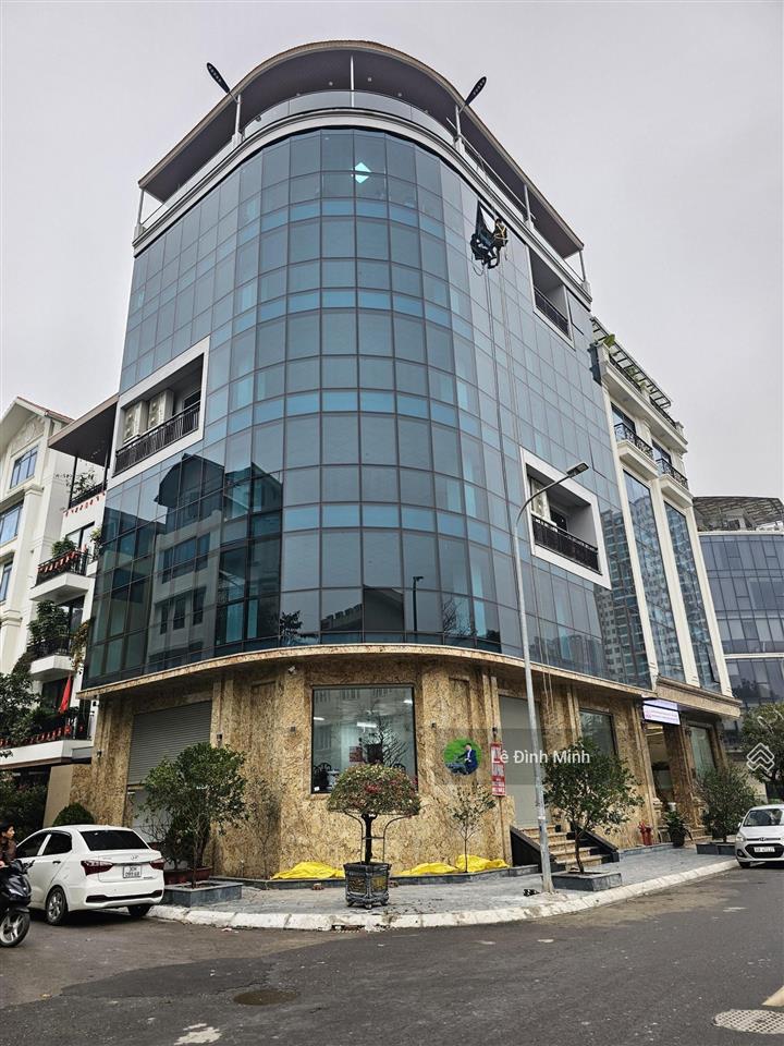 Tòa nhà nổi bật khu 214 nguyễn xiển. lô góc đắc địa. diện tích 180 m2, 08 tầng, thang máy, pccc đủ