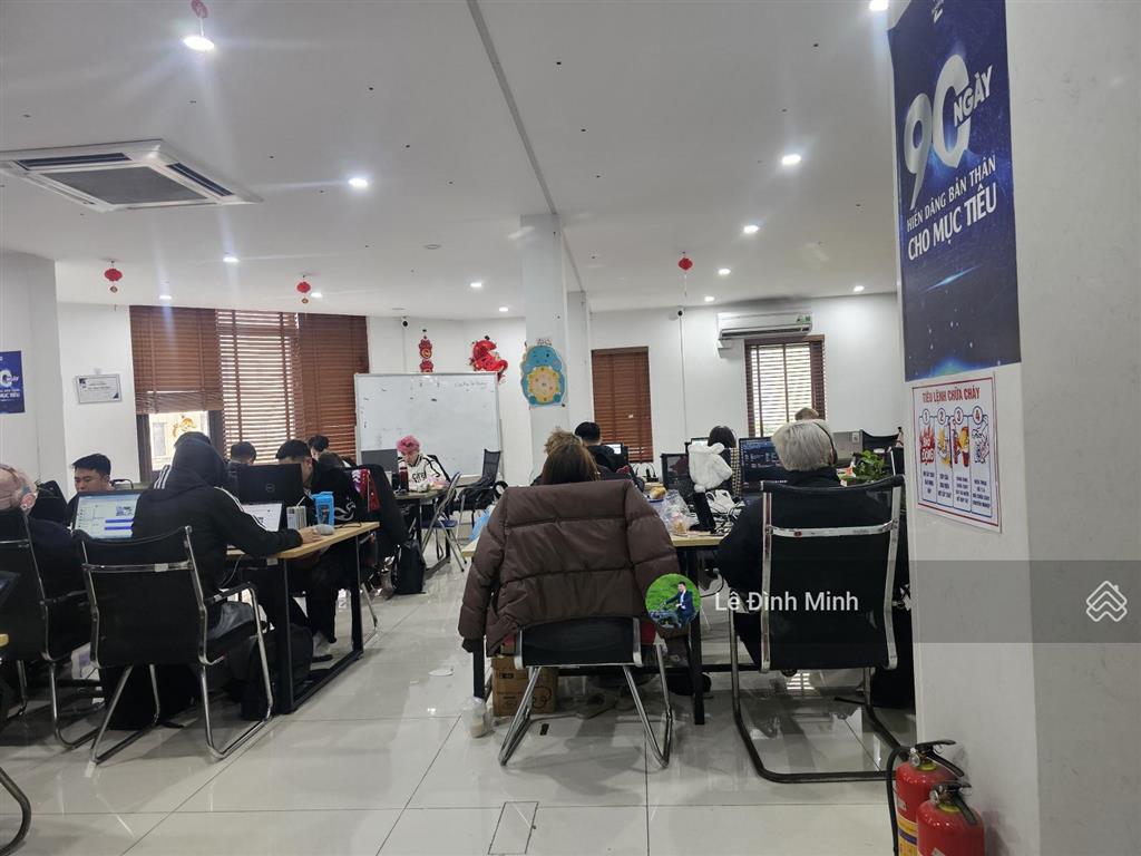 Tòa nhà nổi bật khu 214 nguyễn xiển. lô góc đắc địa. diện tích 180 m2, 08 tầng, thang máy, pccc đủ