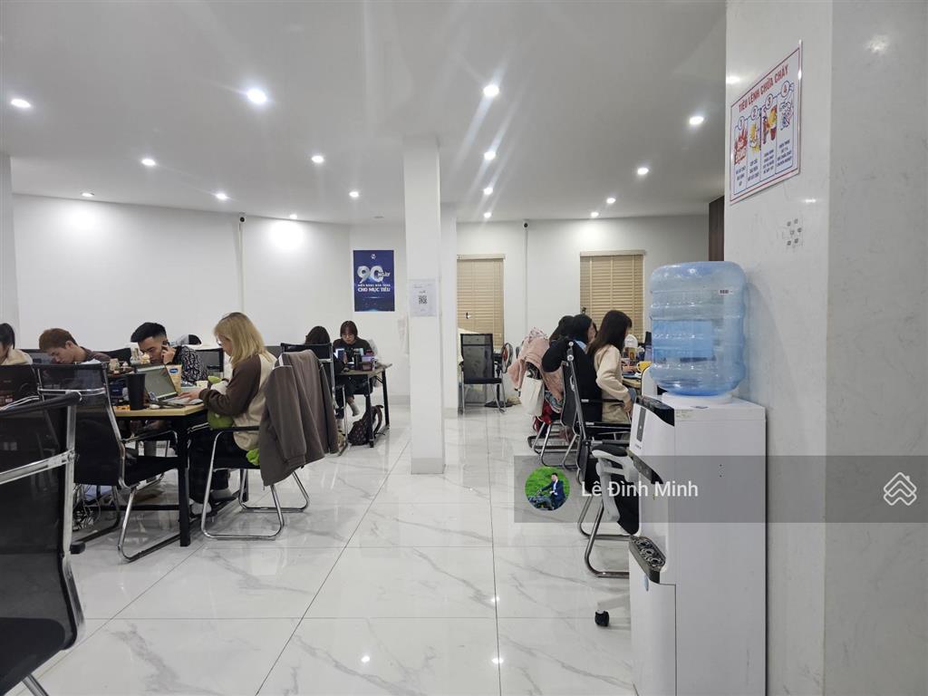 Tòa nhà nổi bật khu 214 nguyễn xiển. lô góc đắc địa. diện tích 180 m2, 08 tầng, thang máy, pccc đủ