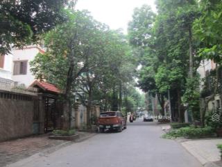 Cho thuê biệt thự sân vườn. diện tích 200m2, thiết kế 4 tầng, mặt tiền 12m. p/hợp văn phòng cty, ở.