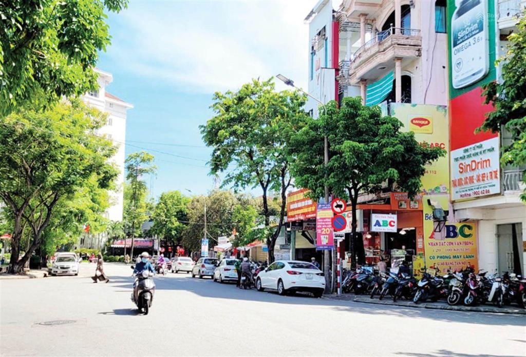 Cho thuê mặt bằng kinh doanh đẹp sầm uất nhất phố. diện tích 200m2, mặt tiền 15m, vỉa hè rộng