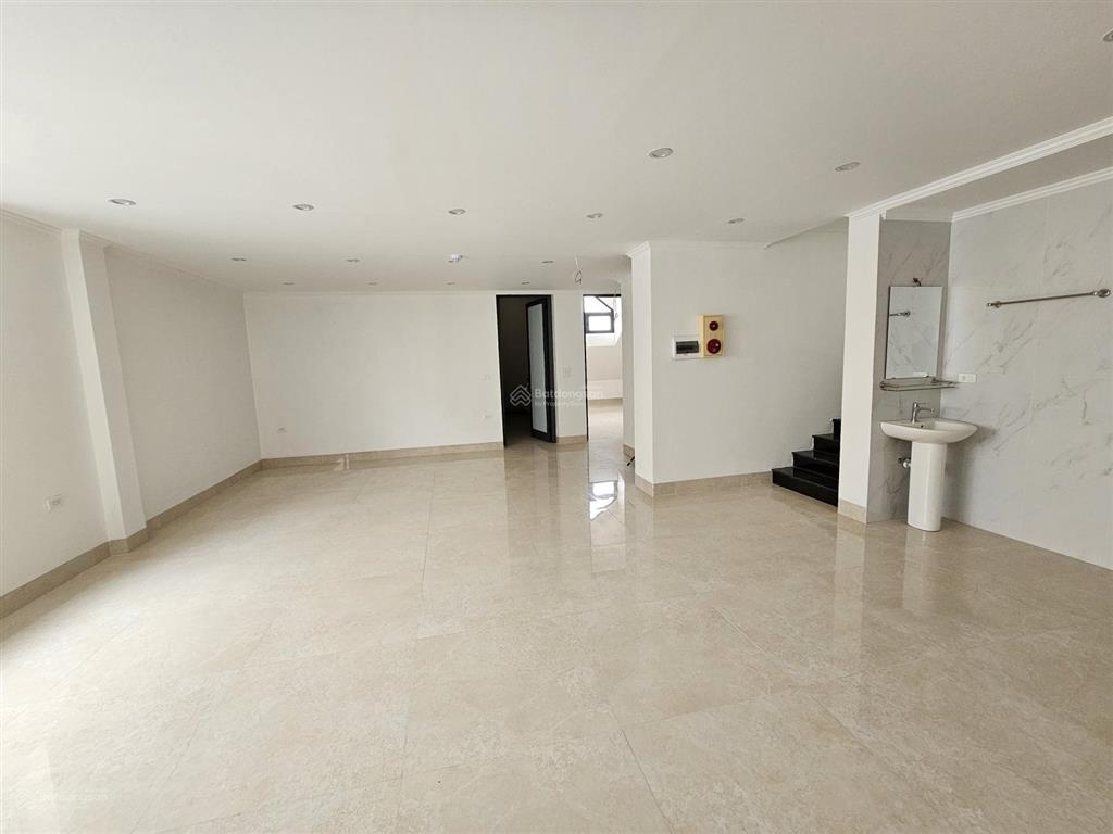 Cho thuê biệt thự mới đẹp. diện tích 260m2, mặt tiền 15m, đủ hệ thống pccc. làm văn phòng hoặc ở