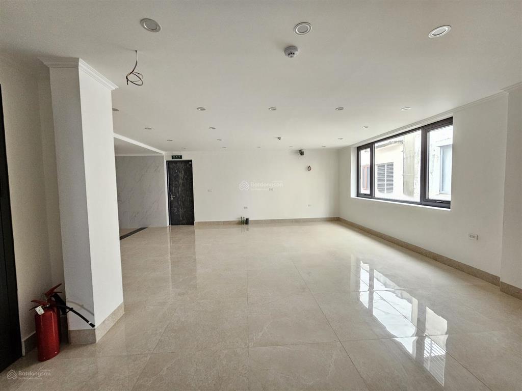 Cho thuê biệt thự mới đẹp. diện tích 260m2, mặt tiền 15m, đủ hệ thống pccc. làm văn phòng hoặc ở