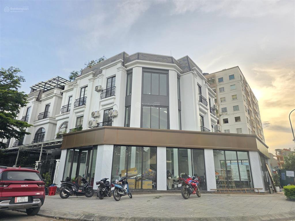Cho thuê biệt thự mới đẹp. diện tích 260m2, mặt tiền 15m, đủ hệ thống pccc. làm văn phòng hoặc ở