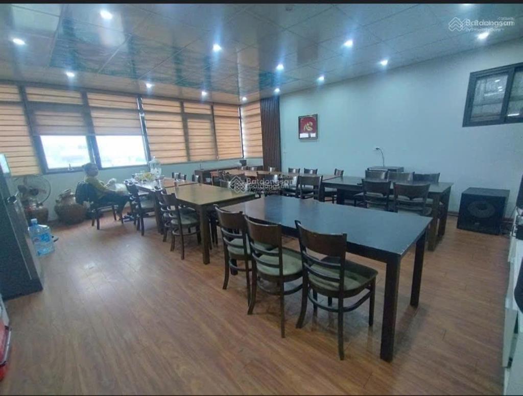 Cho thuê biệt thự kinh doanh. diện tích 260m2, mặt tiền 15m, đủ hệ thống pccc. làm văn phòng hoặc ở