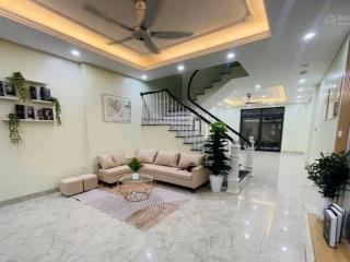 Nguyên căn nguyễn cảnh dị, ô tô đỗ cửa, diện tích 55m2 * 04 tầng. phù hợp kinh doanh, v/ phòng