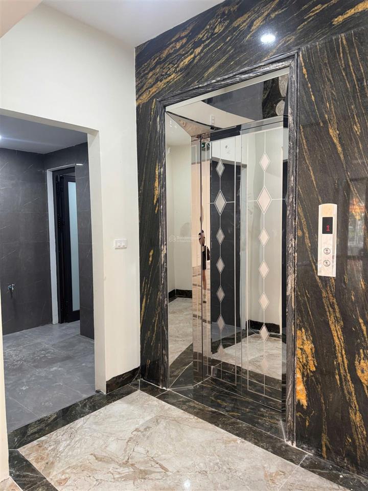 Tòa nhà văn phòng tiêu chuẩn mặt phố lê trọng tấn. nhà 06 tầng, diện tích 182m2/tầng, mặt tiền 6.2m