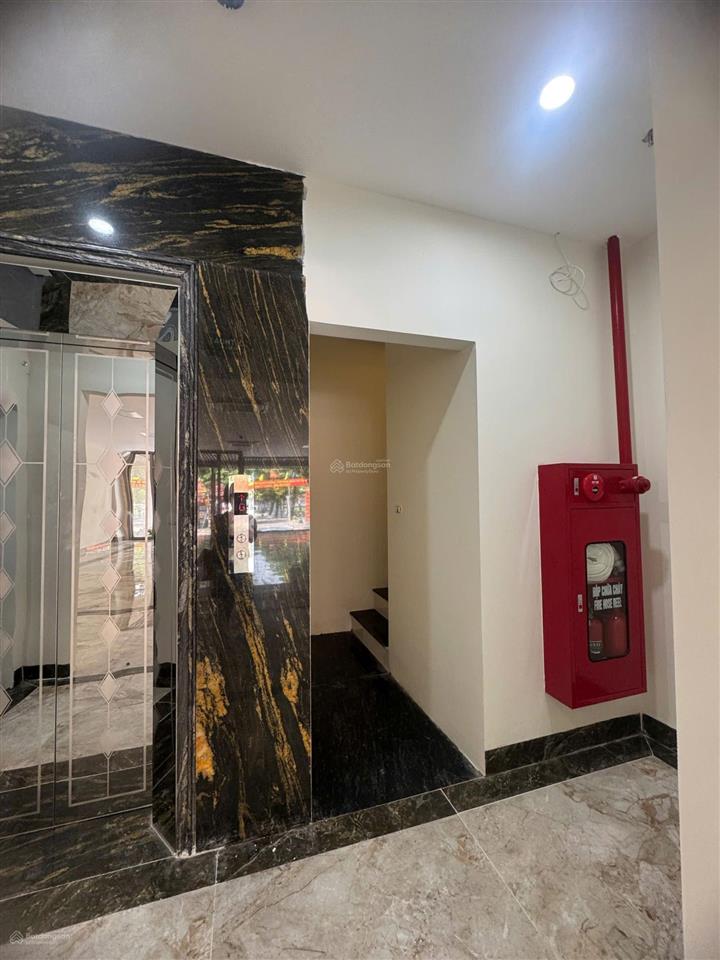 Tòa nhà văn phòng tiêu chuẩn mặt phố lê trọng tấn. nhà 06 tầng, diện tích 182m2/tầng, mặt tiền 6.2m