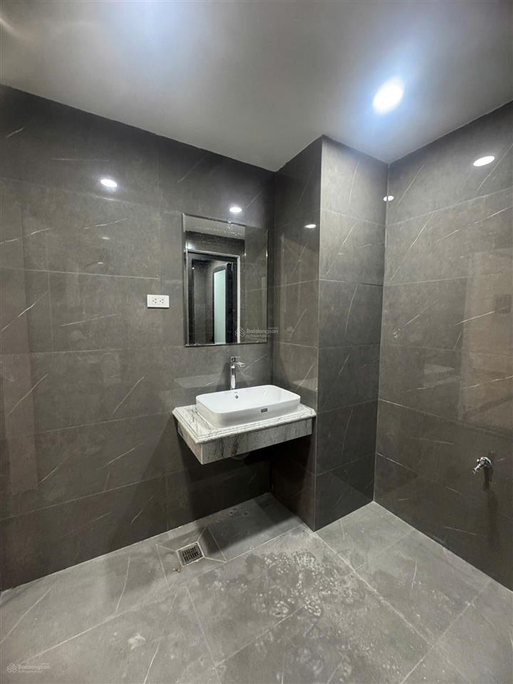 Tòa nhà văn phòng tiêu chuẩn mặt phố lê trọng tấn. nhà 06 tầng, diện tích 182m2/tầng, mặt tiền 6.2m