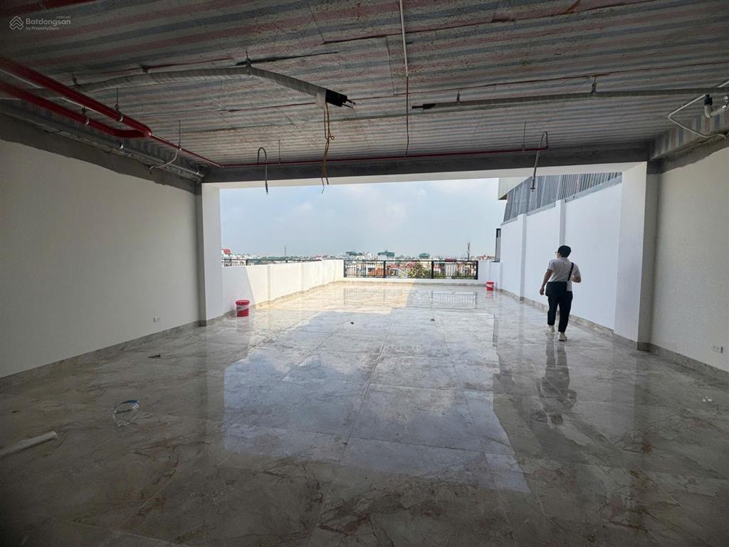 Tòa nhà văn phòng tiêu chuẩn mặt phố lê trọng tấn. nhà 06 tầng, diện tích 182m2/tầng, mặt tiền 6.2m