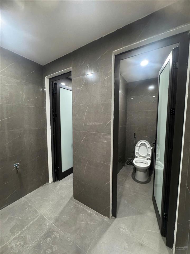 Tòa nhà văn phòng tiêu chuẩn mặt phố lê trọng tấn. nhà 06 tầng, diện tích 182m2/tầng, mặt tiền 6.2m