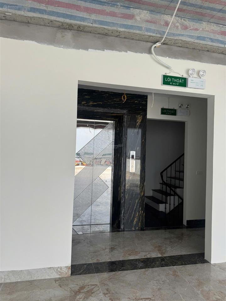 Tòa nhà văn phòng tiêu chuẩn mặt phố lê trọng tấn. nhà 06 tầng, diện tích 182m2/tầng, mặt tiền 6.2m